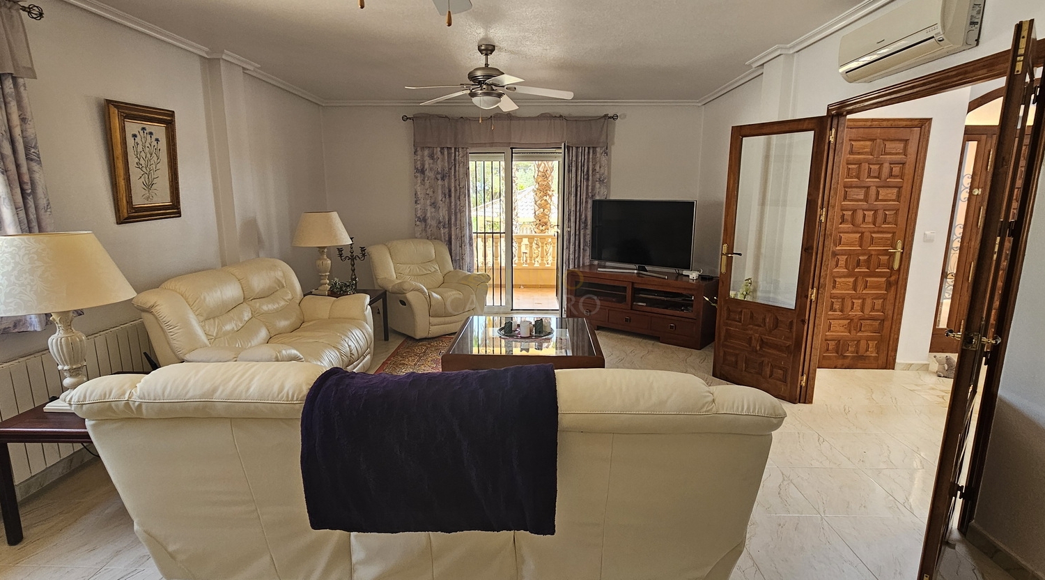 Terrace in villa for sale in Pinar de Campoverde
