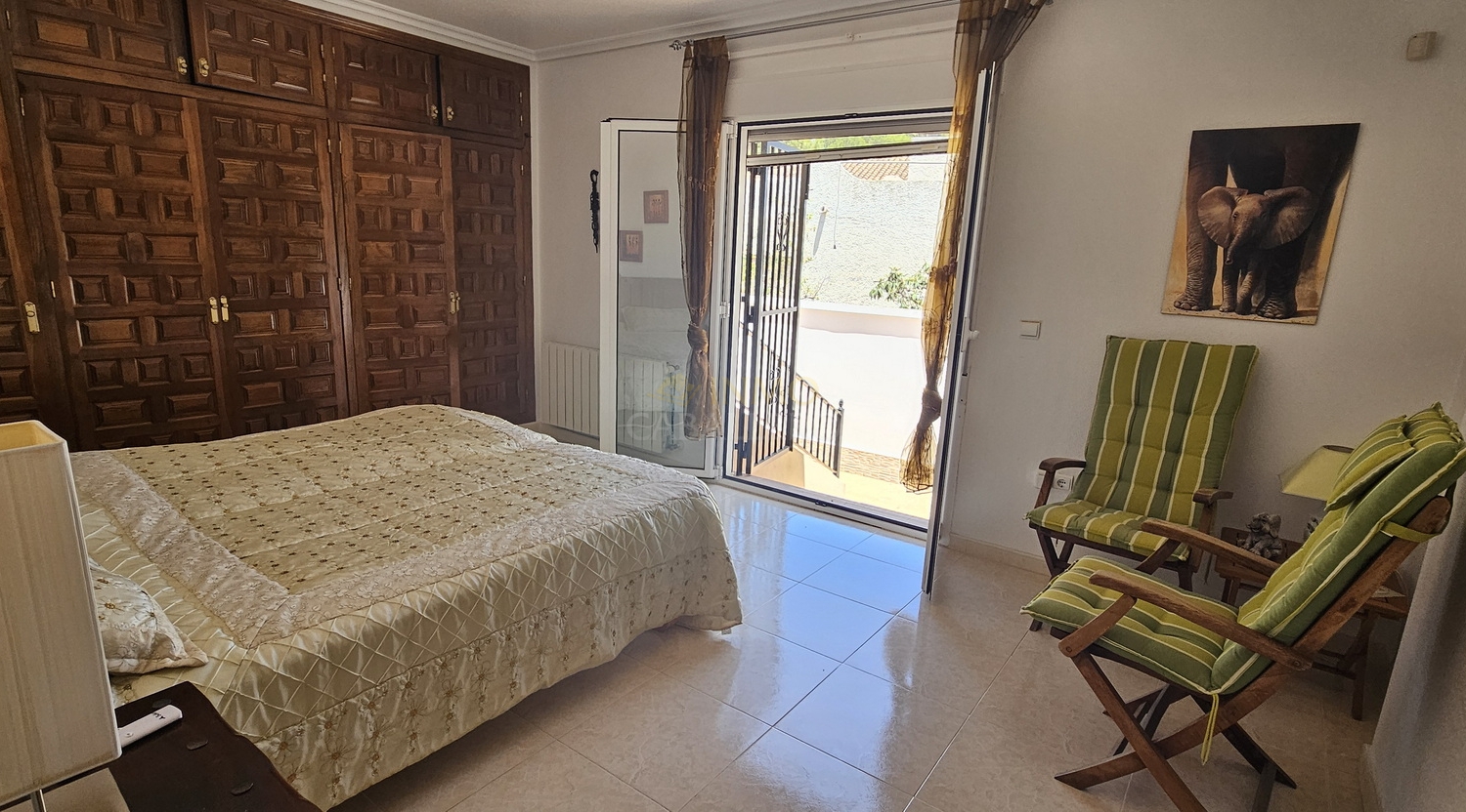 Garden in villa for sale in Pinar de Campoverde