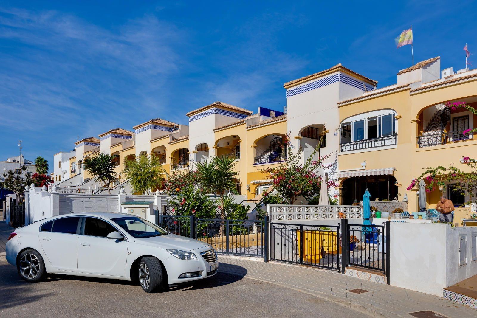 Bedrooms: 2, Bathrooms: 1, Bungalow in Orihuela Costa, Alicante, Spain