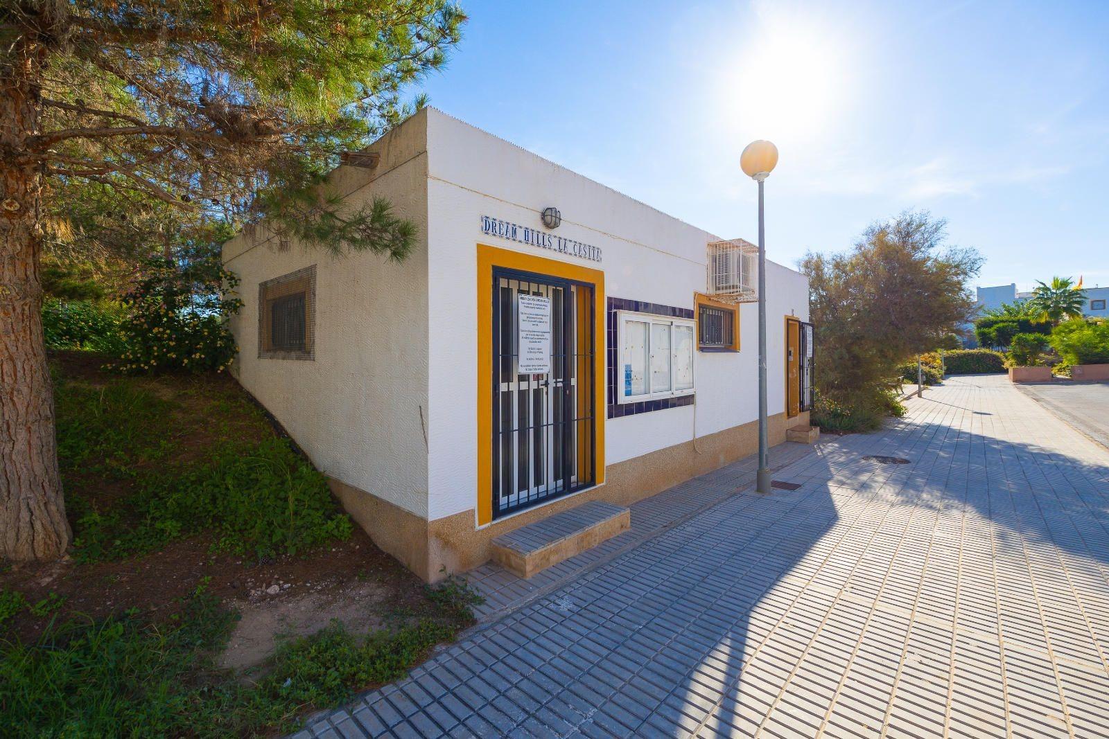 Kitchen in bungalow for sale in Orihuela Costa
