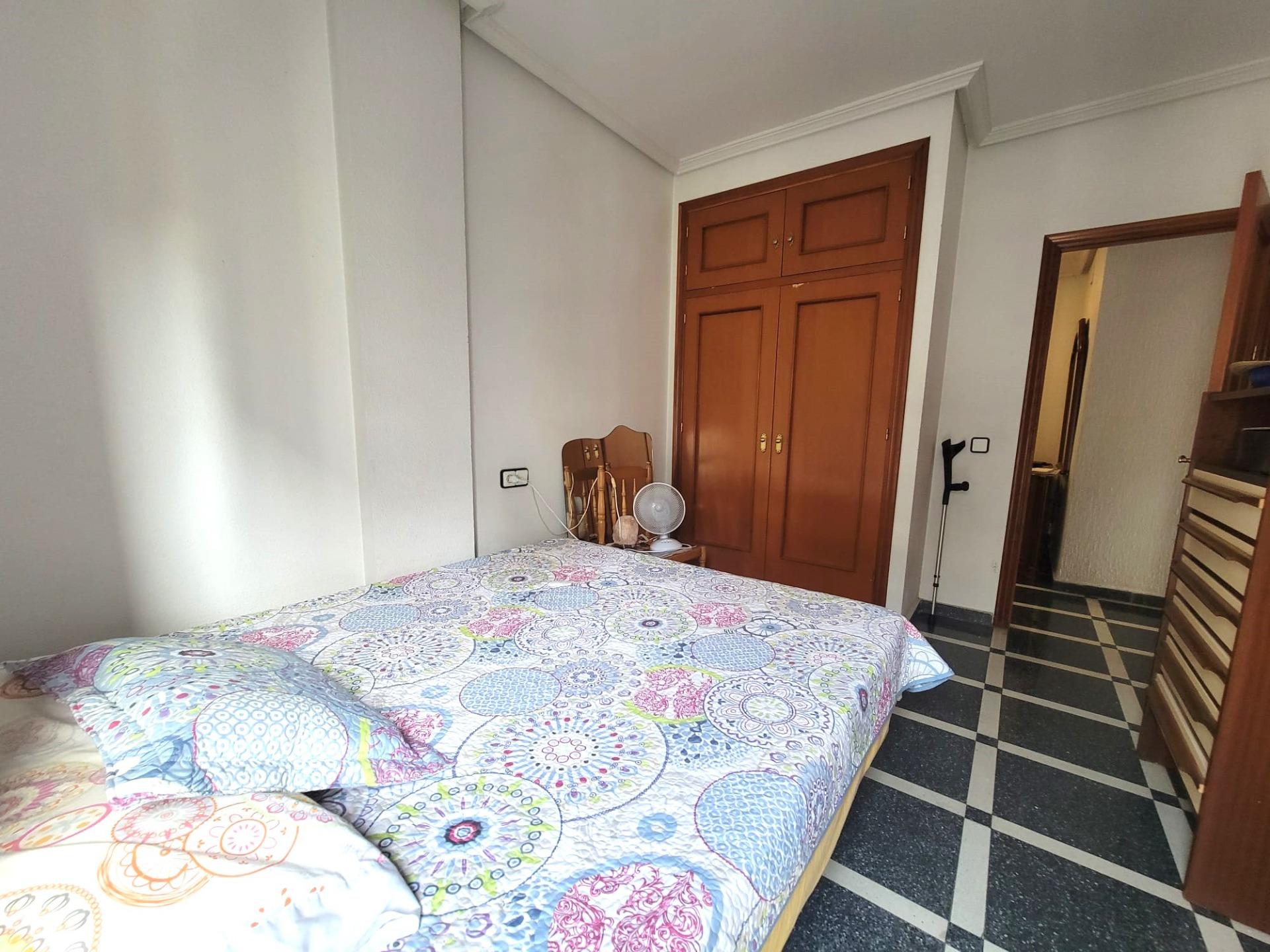 Bedroom in apartment for sale in Torrevieja
