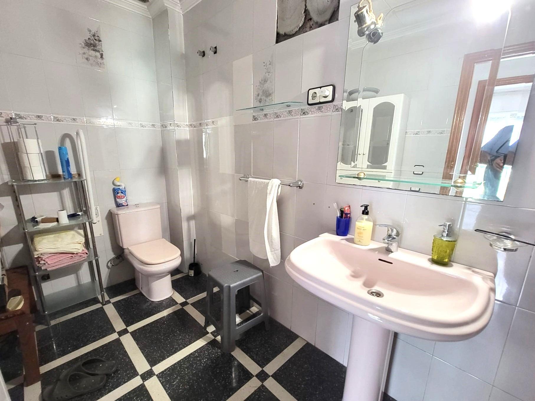 Master bedroom in apartment for sale in Torrevieja
