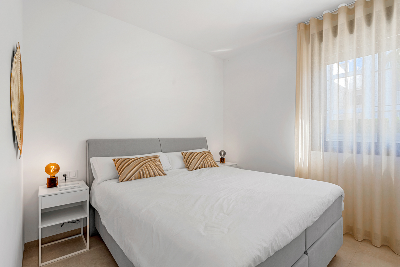 Master bedroom in villa for sale in Mar de Cristal