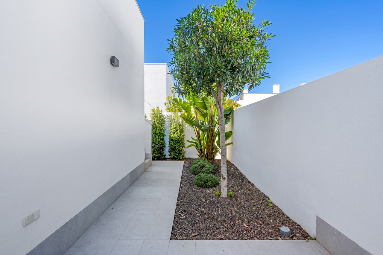 Garden in villa for sale in Mar de Cristal