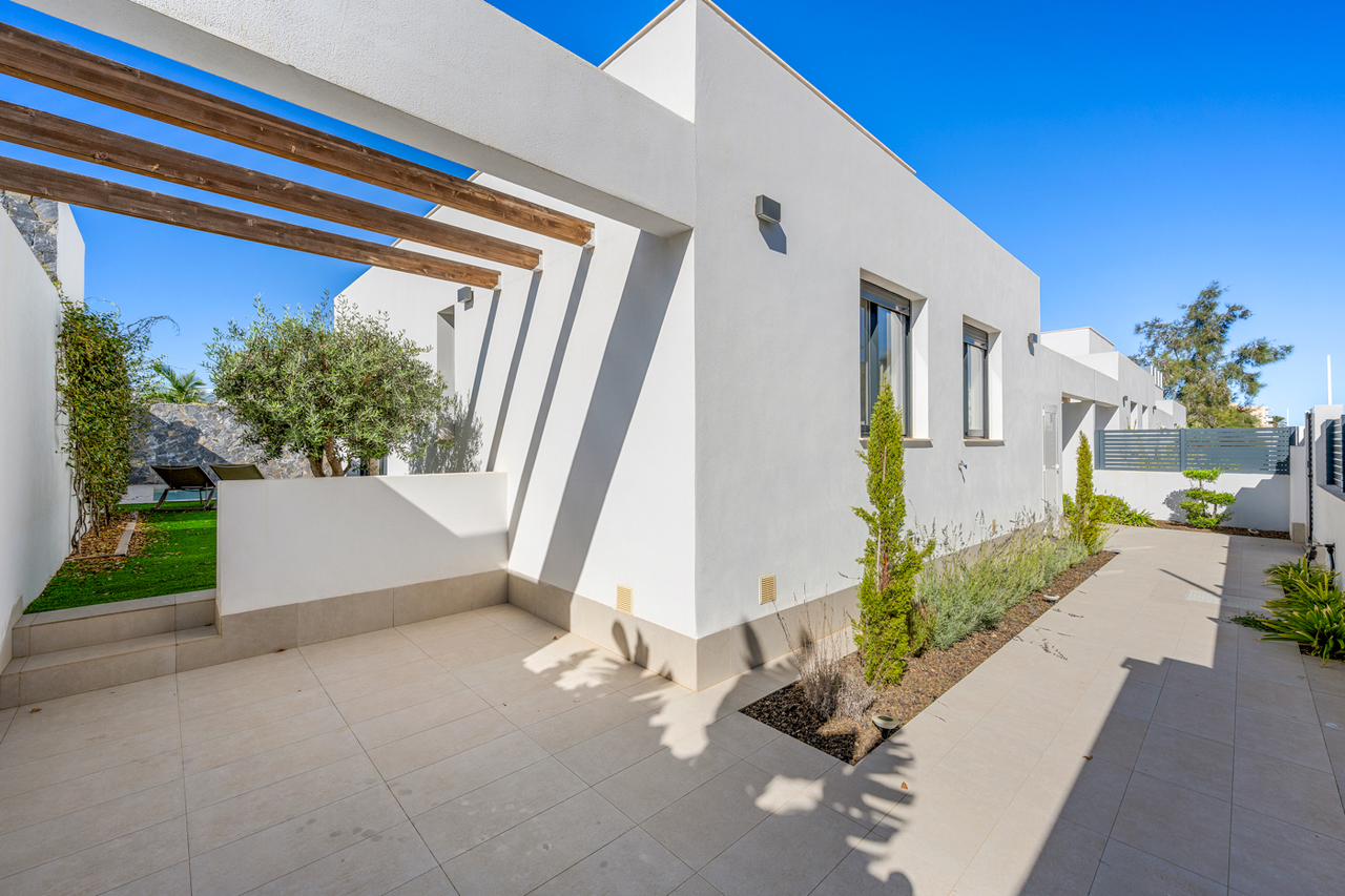 Pool area in villa for sale in Mar de Cristal