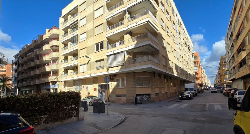 Bedroom in apartment for sale in Torrevieja