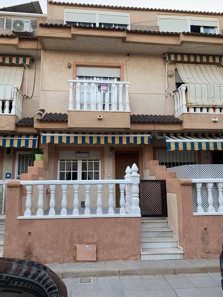 We present to you this magnificent villa located in one of the most sought-after areas of the Alican