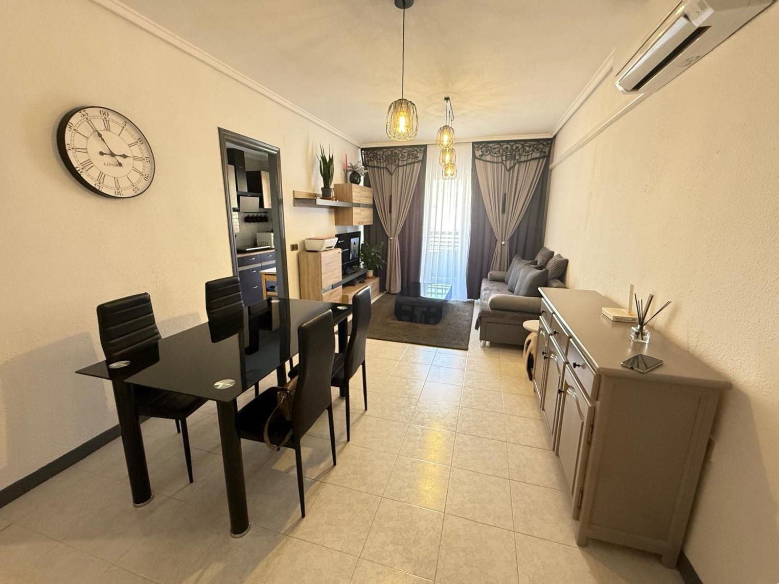 Refurbished one-bedroom flat with terrace and garage in Torrevieja This renovated flat combines comf