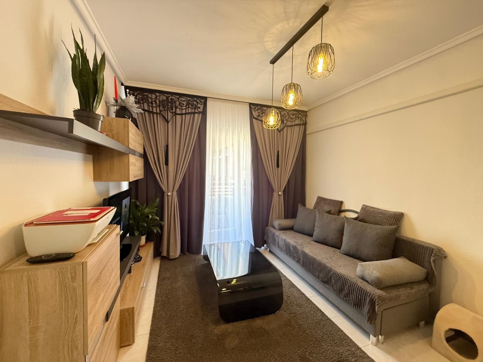 Refurbished one-bedroom flat with terrace and garage in Torrevieja This renovated flat combines comf