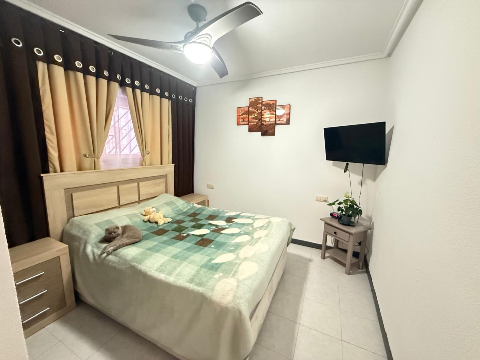 Bedroom in apartment for sale in Torrevieja