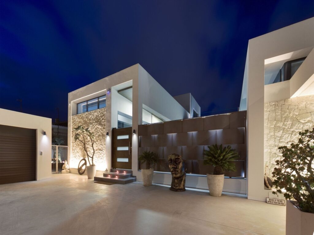 Pool area in villa for sale in Los Alcazares