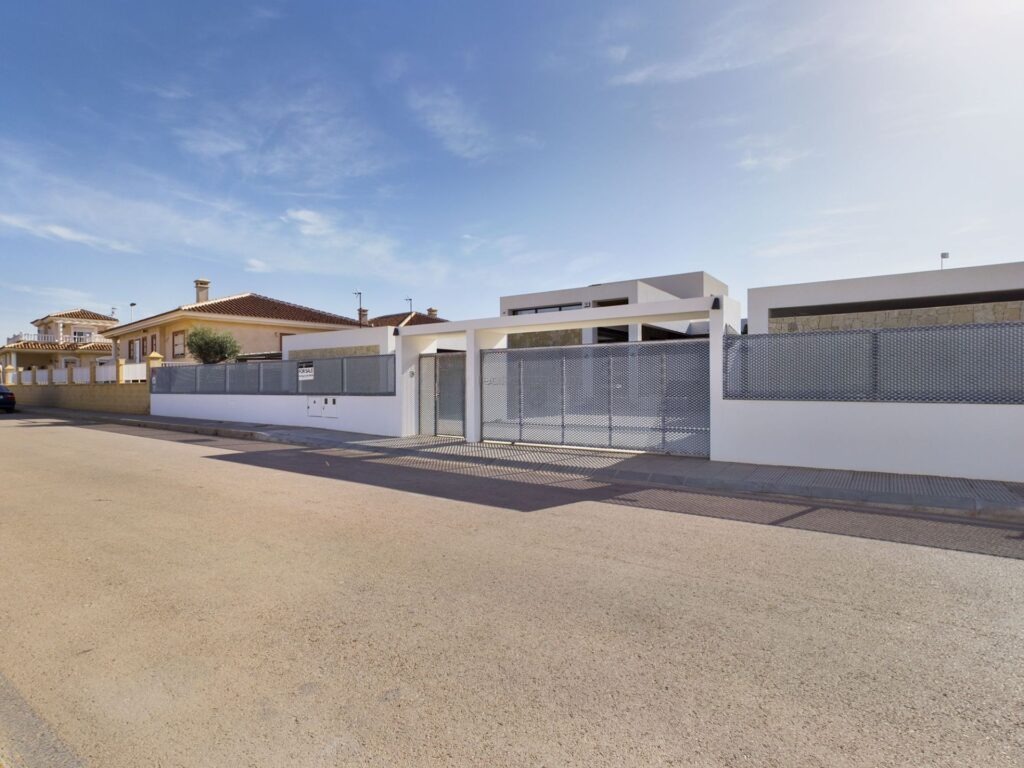 Exterior view in villa for sale in Los Alcazares