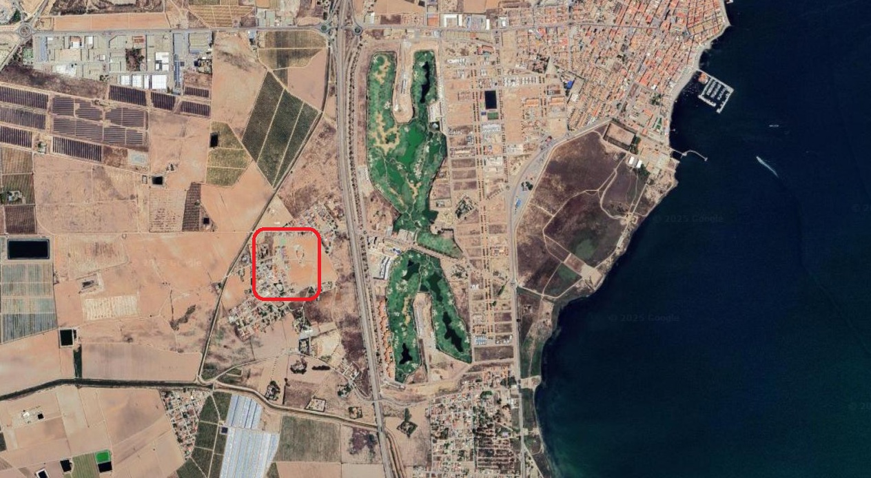 Bedroom in villa for sale in Los Alcazares