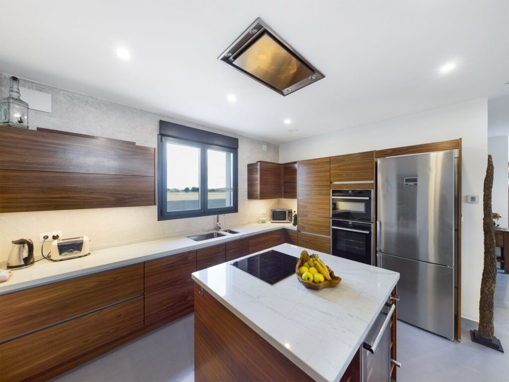 Dining area in villa for sale in Los Alcazares