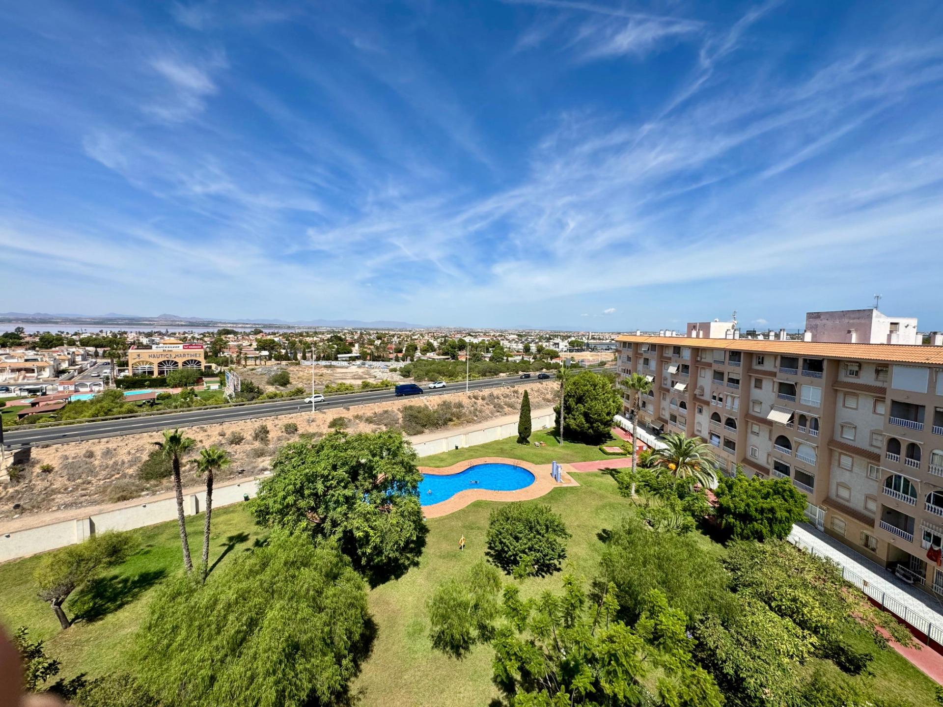 Garden in penthouse for sale in Torrevieja
