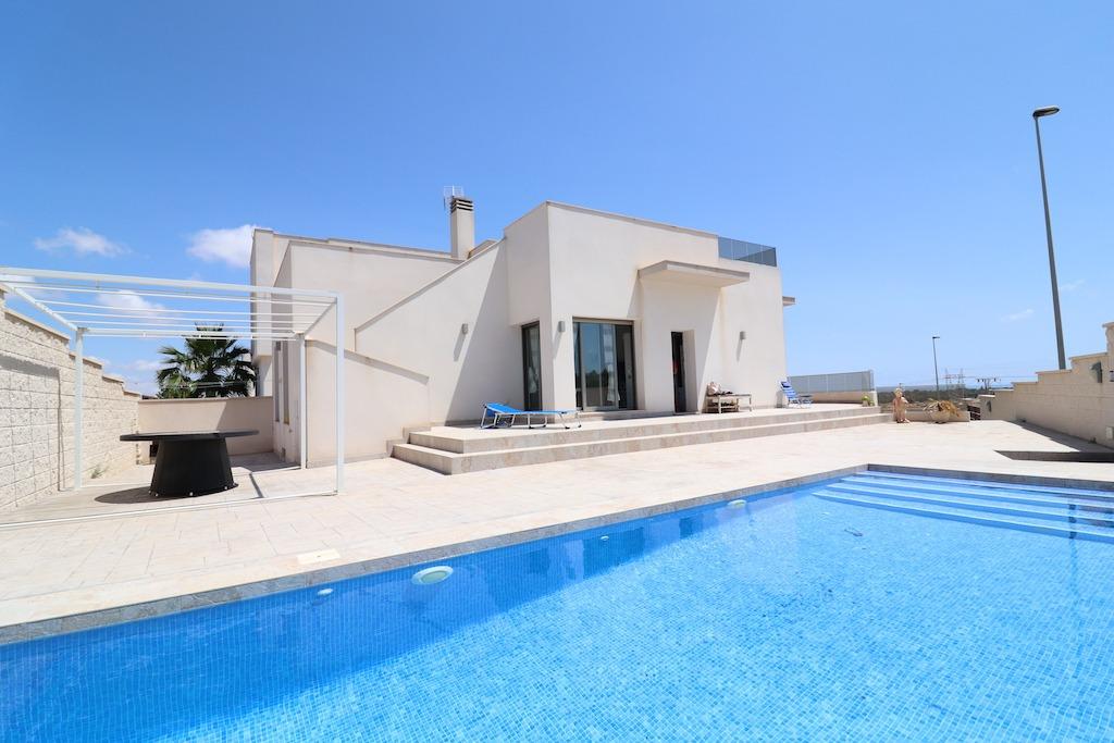 Residencial Vistabella, San Miguel de Salinas, corner villa with views of the sea and the salt lakes