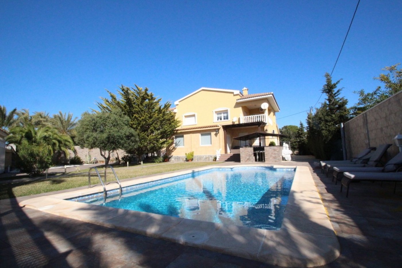 Luxury villa in Cabo Roig with private pool, 200 meters from the beach