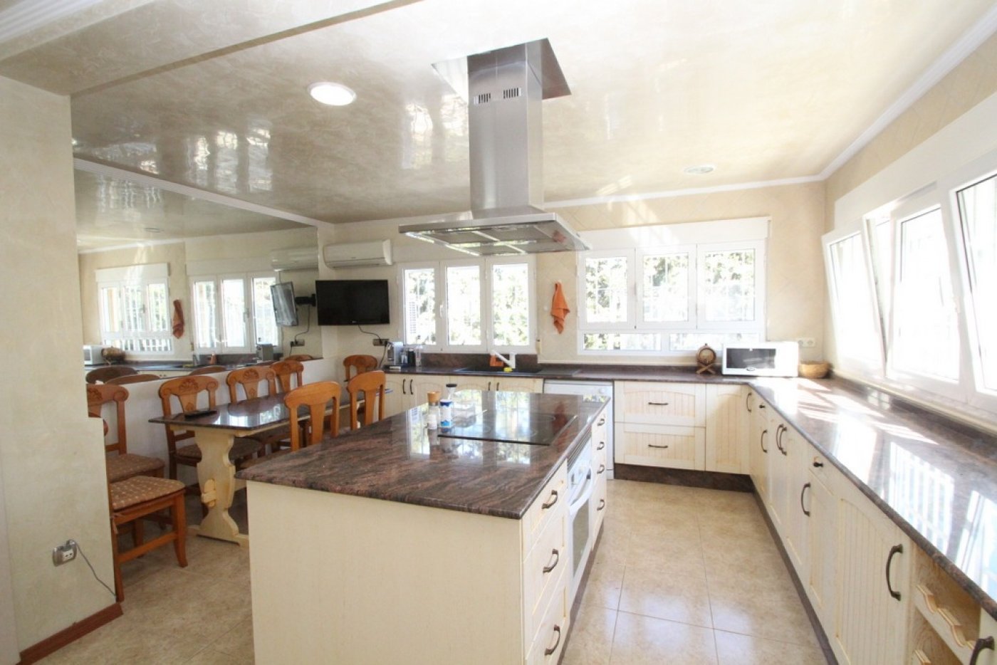 Kitchen in villa for sale in Orihuela Costa
