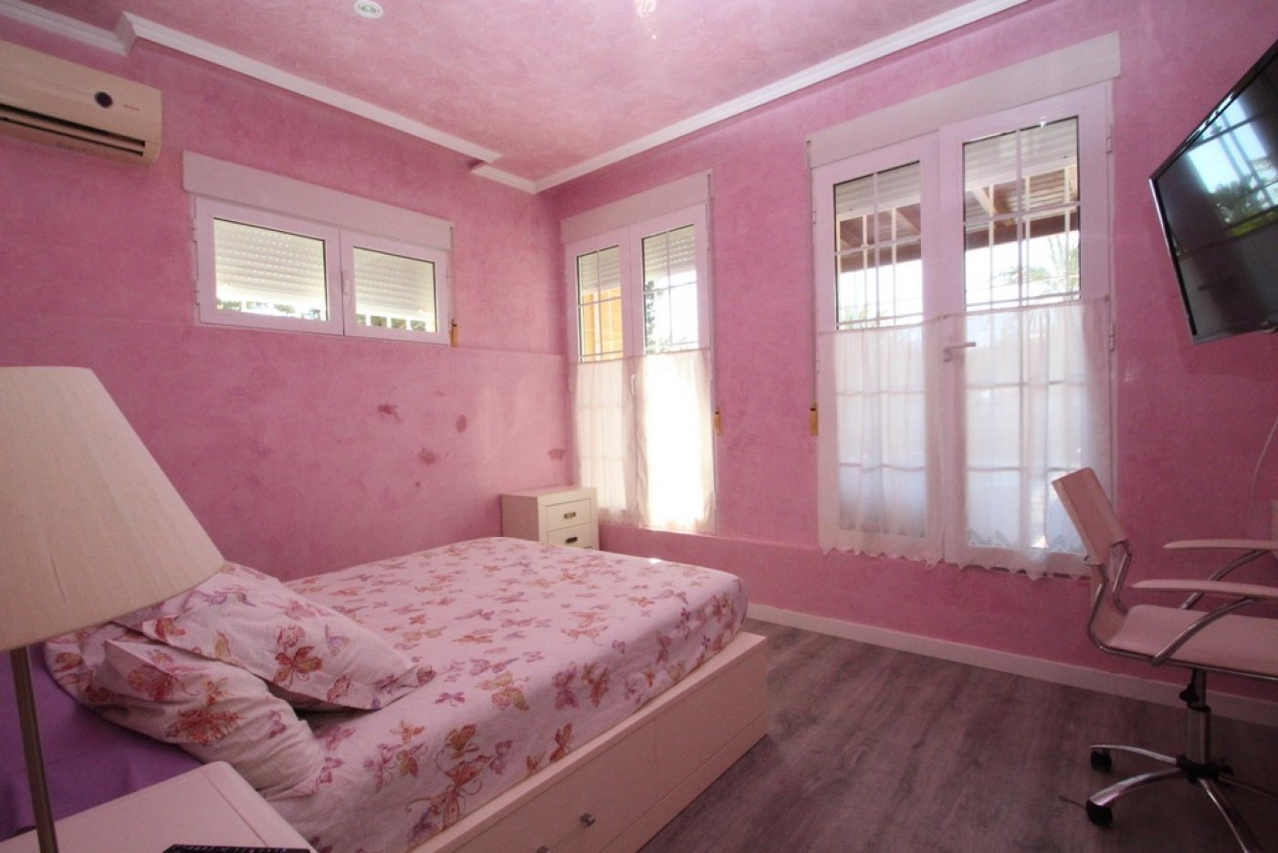 Dining area in villa for sale in Orihuela Costa