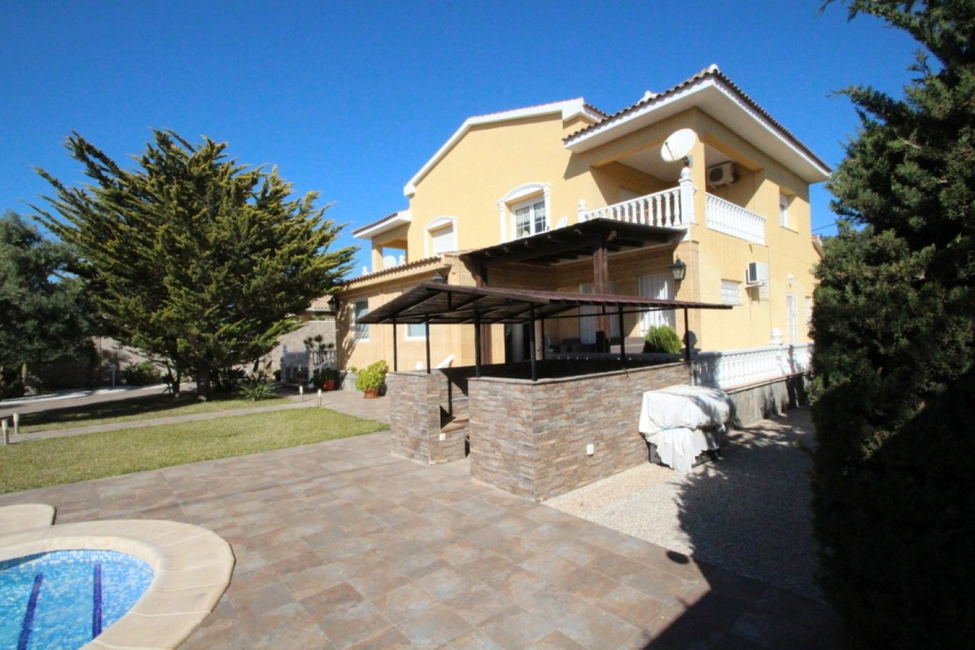 Luxury villa in Cabo Roig with private pool, 200 meters from the beach