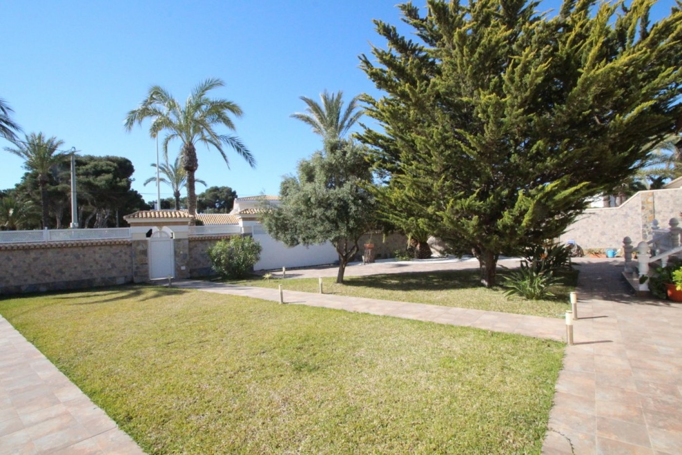 Kitchen in villa for sale in Orihuela Costa