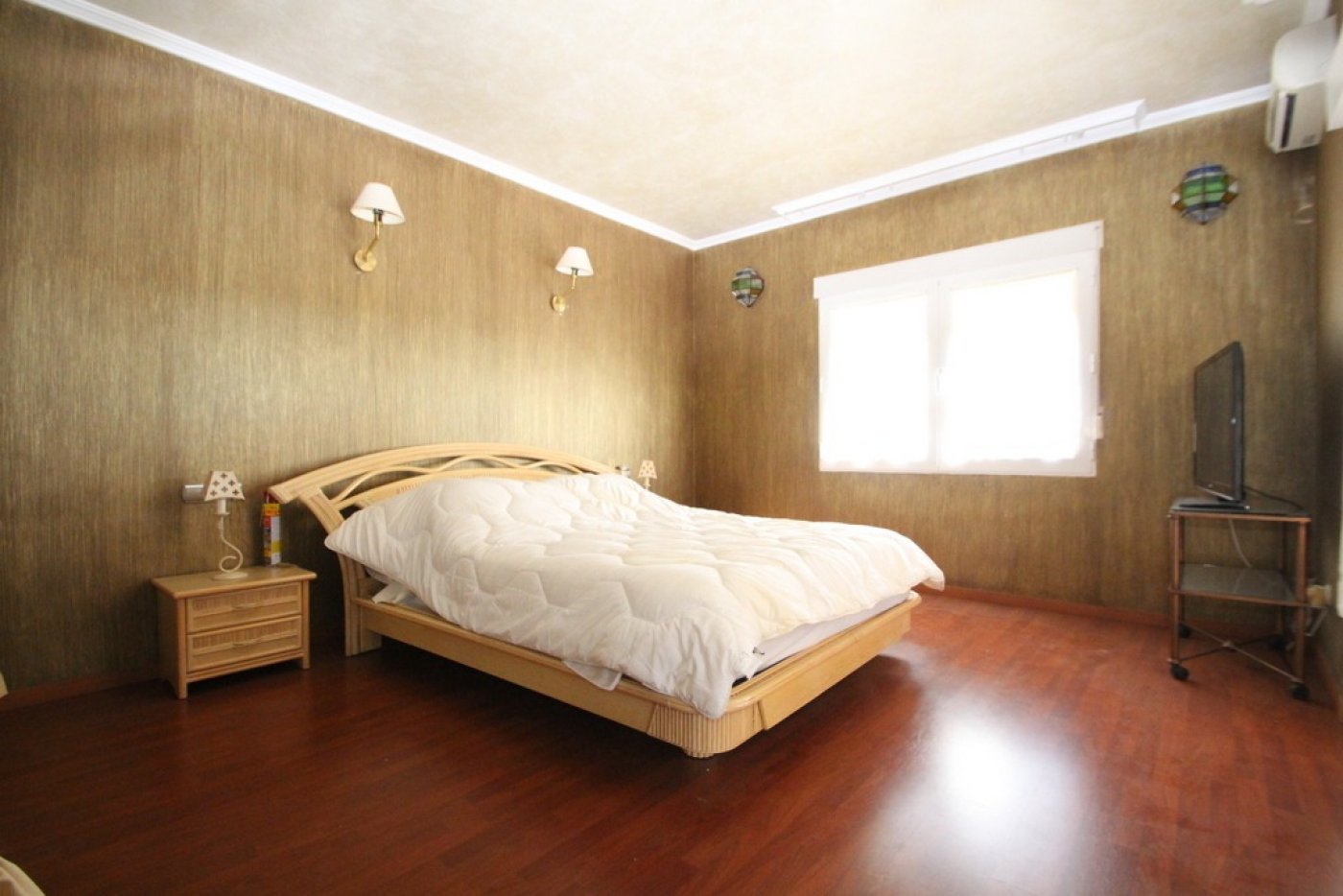 Bedroom in villa for sale in Orihuela Costa