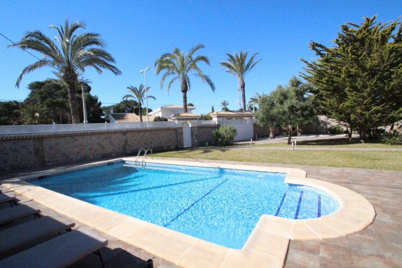 Luxury villa in Cabo Roig with private pool, 200 meters from the beach