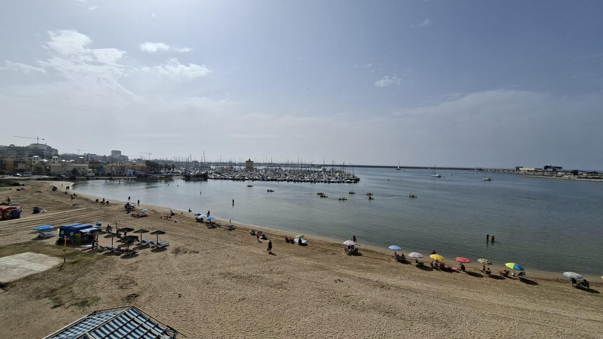 Master bedroom in apartment for sale in Torrevieja