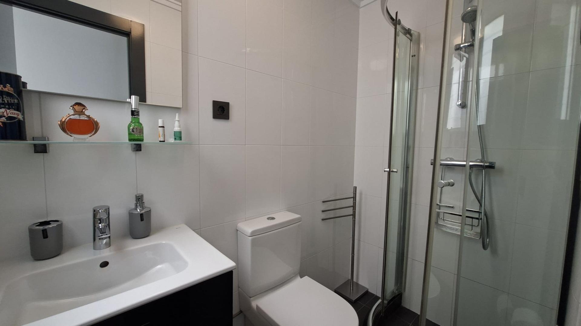 Bedroom in apartment for sale in Torrevieja