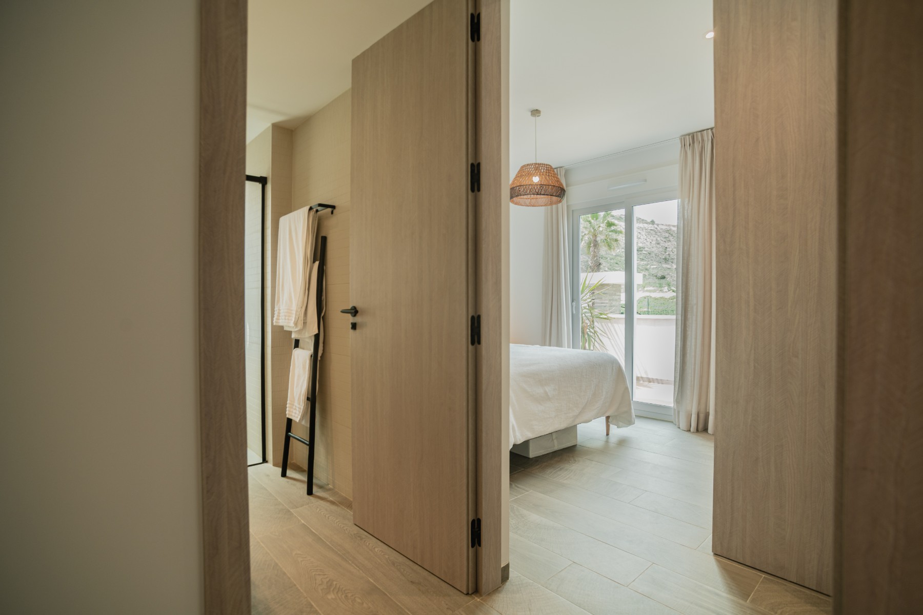 Master bedroom in apartment for sale in Algorfa