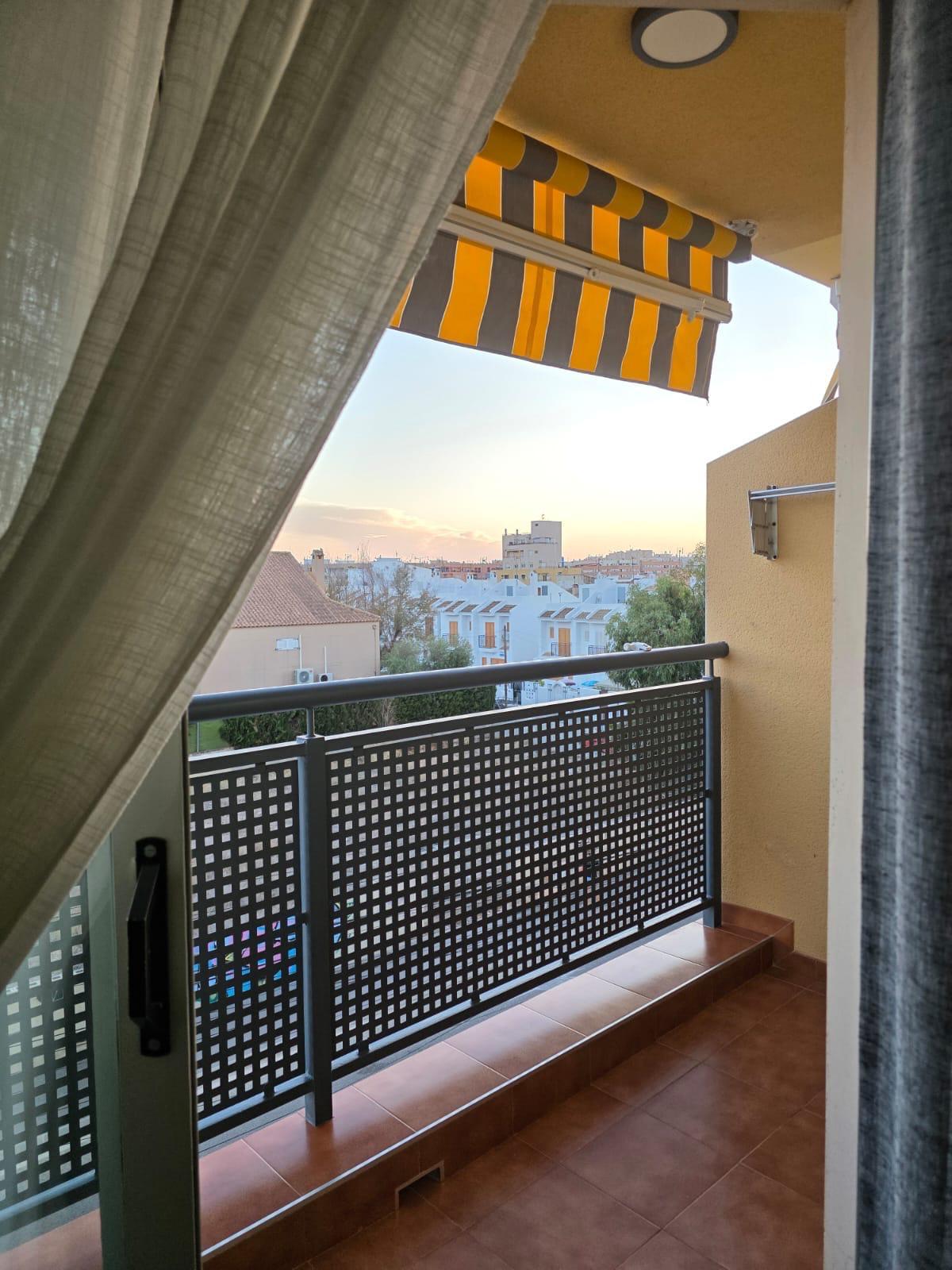 Discover this charming apartment in the coveted area of Nueva Torrevieja, ideal for those seeking