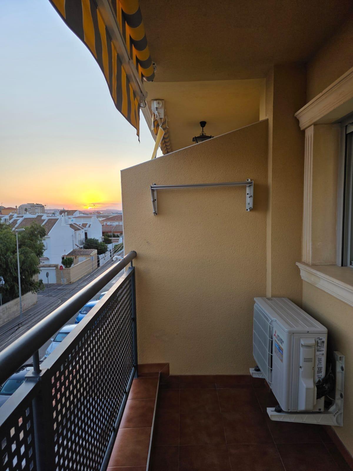Discover this charming apartment in the coveted area of Nueva Torrevieja, ideal for those seeking