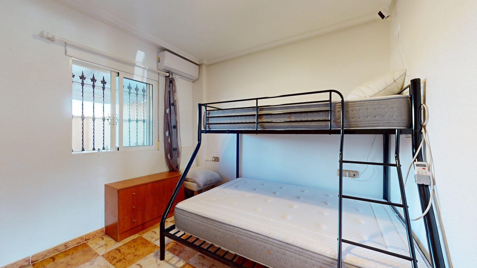 Bedroom in terraced for sale in Orihuela