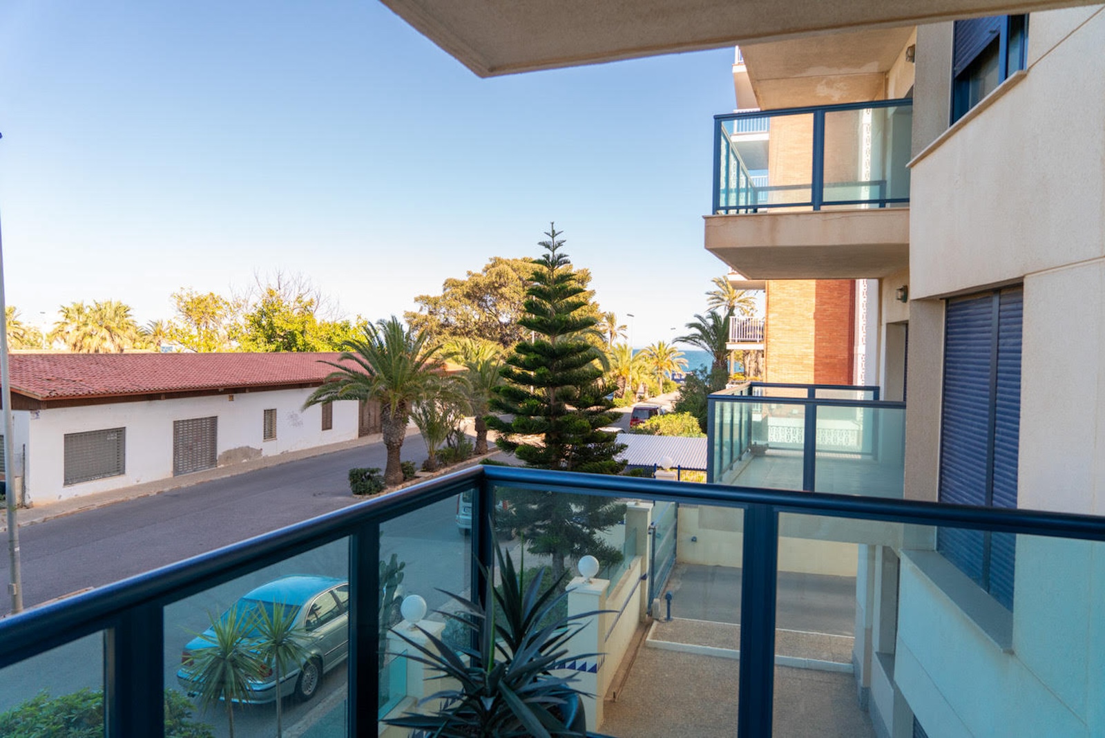 Excellent, newly renovated apartment located within the prestigious residential area of La Veleta in