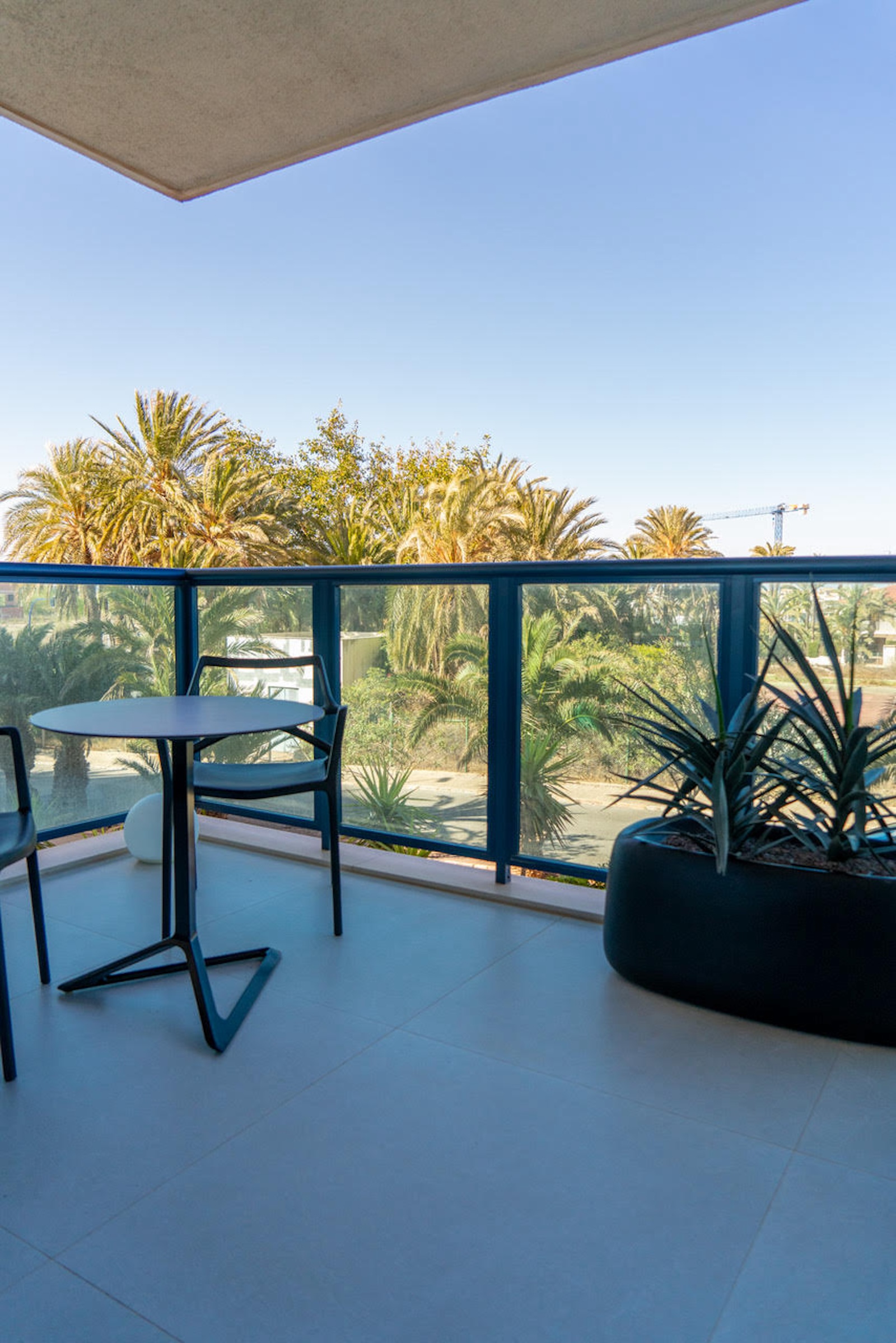 Excellent, newly renovated apartment located within the prestigious residential area of La Veleta in