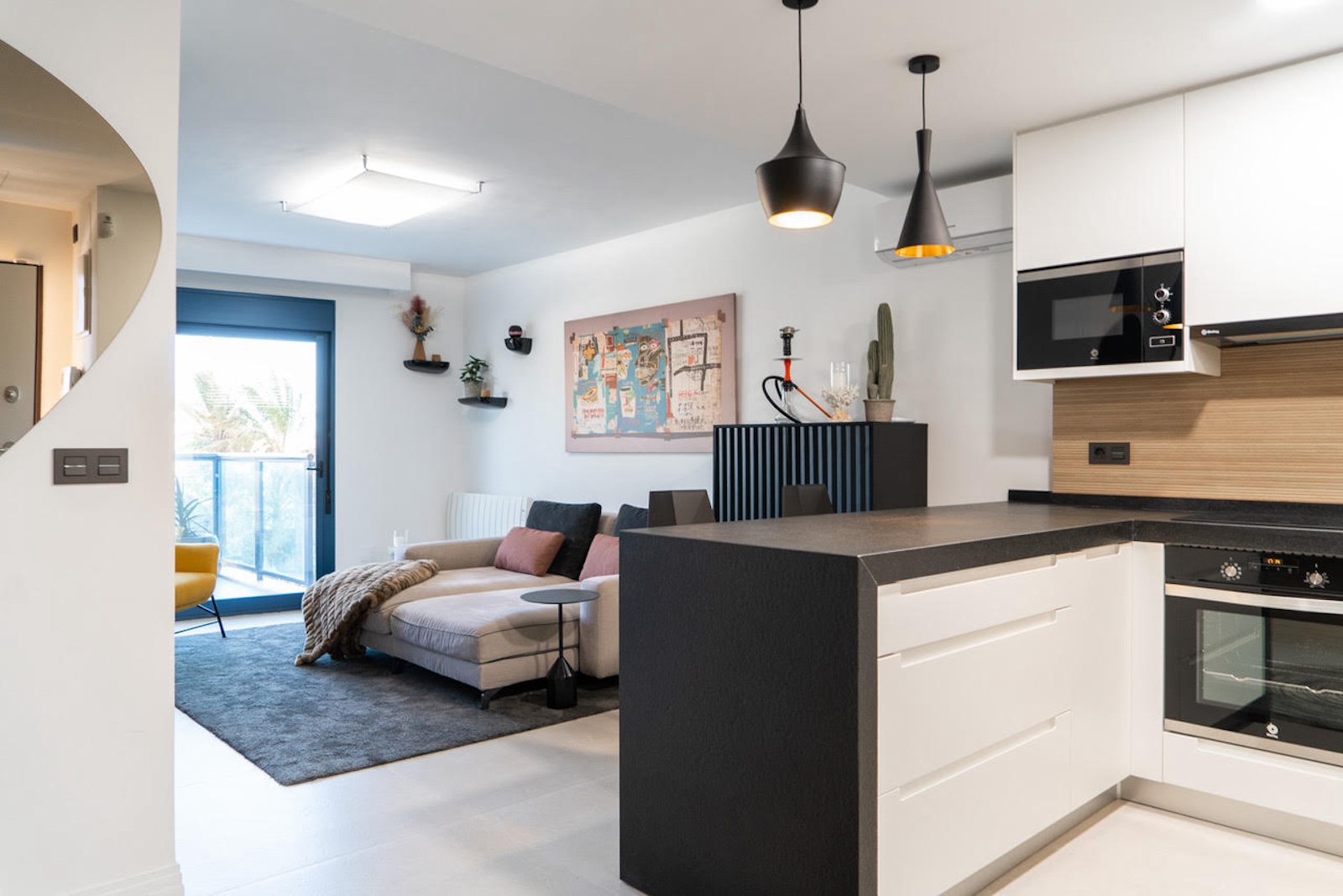 Excellent, newly renovated apartment located within the prestigious residential area of La Veleta in