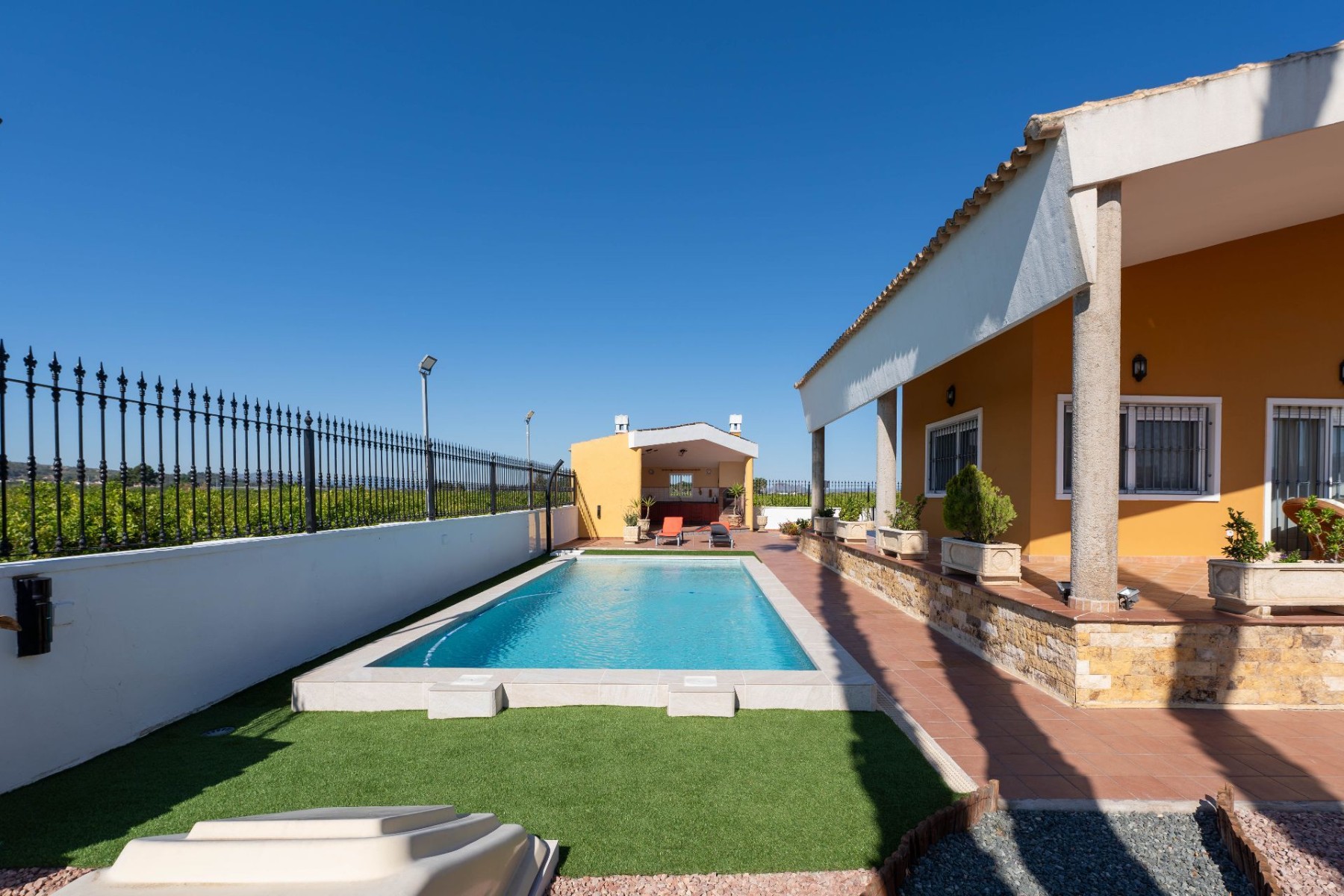 Master bedroom in villa for sale in Orihuela