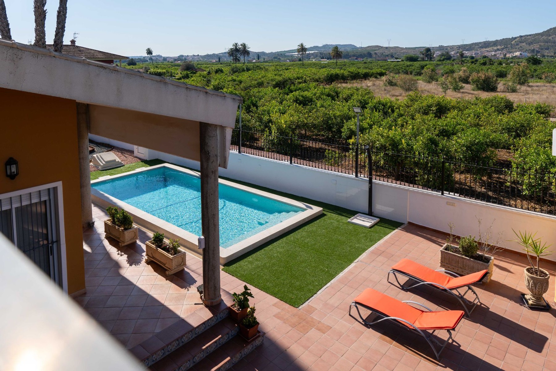 Exclusive villa in Orihuela with private plot and agricultural profitabilityIn the heart of the Cost