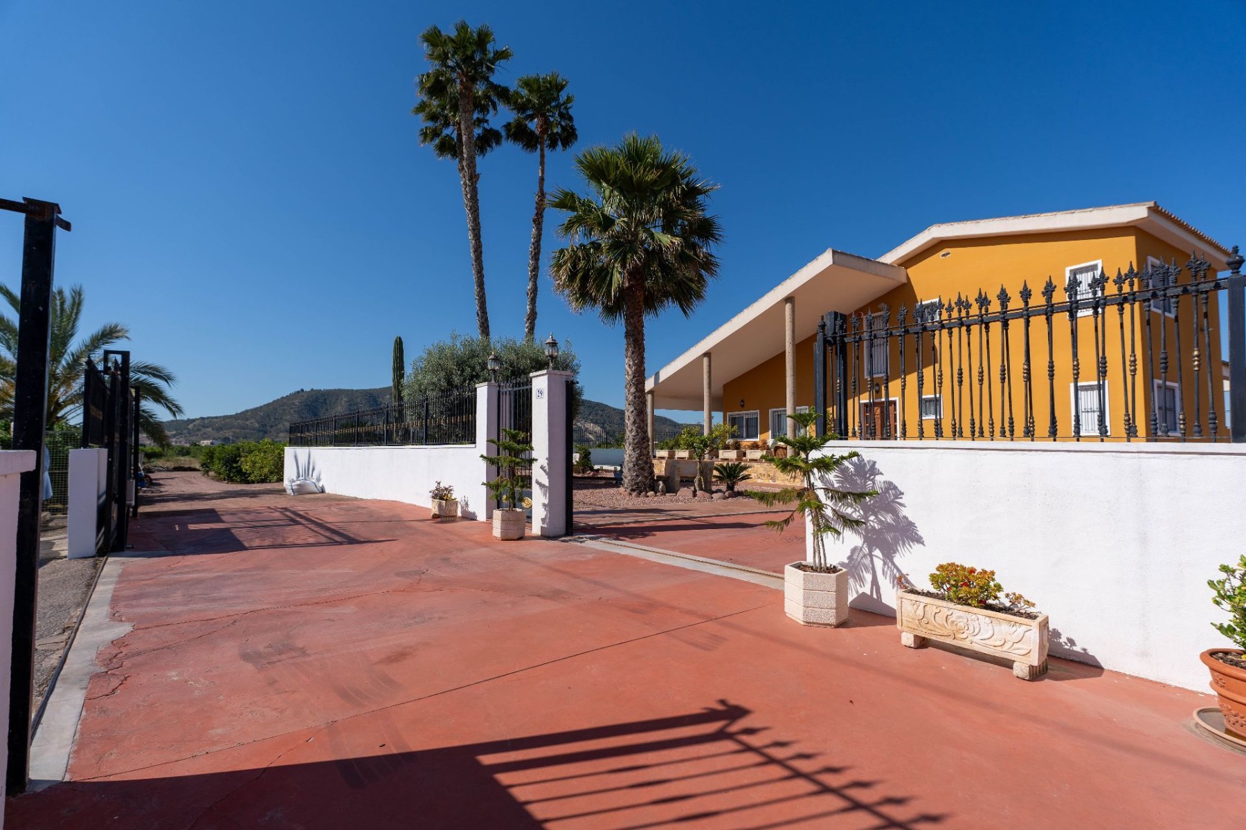 Pool area in villa for sale in Orihuela