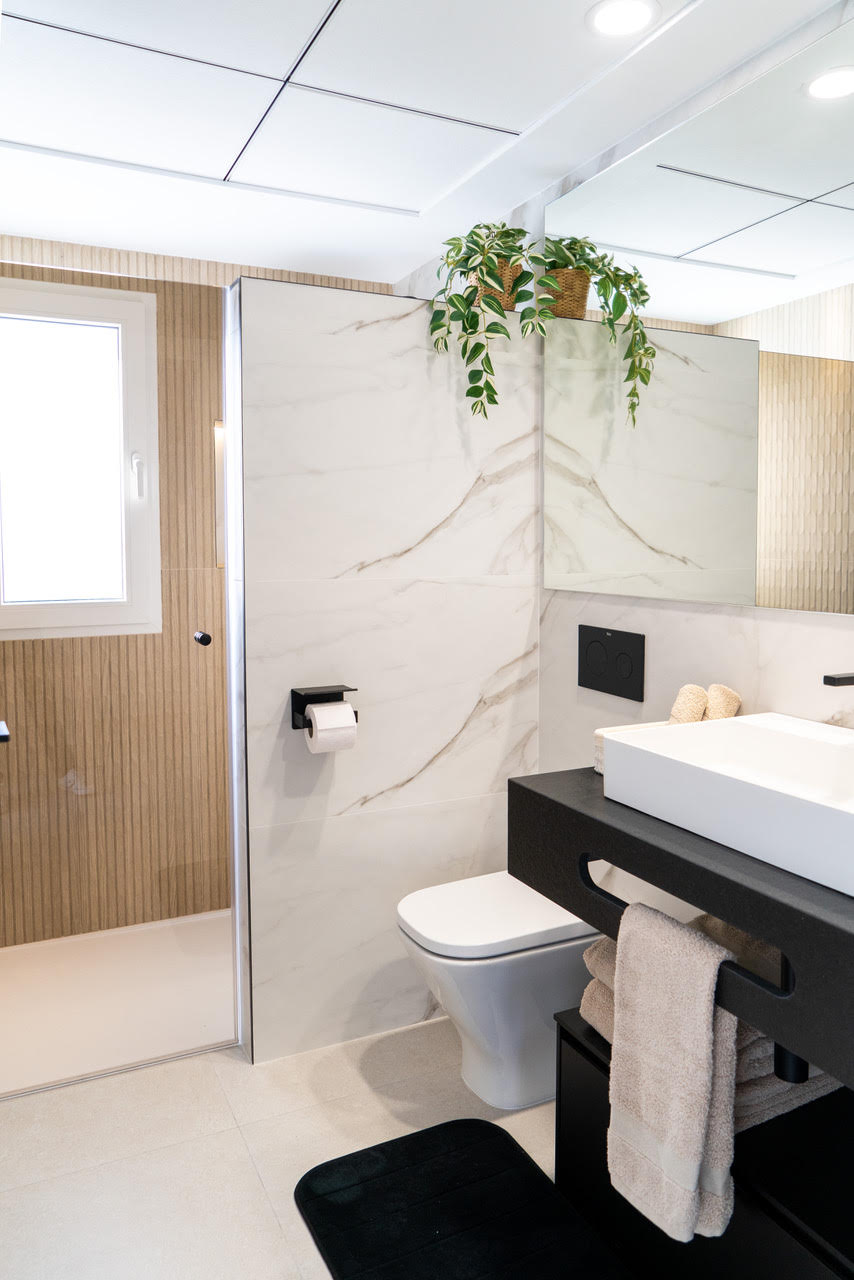 Bathroom in penthouse for sale in Orihuela