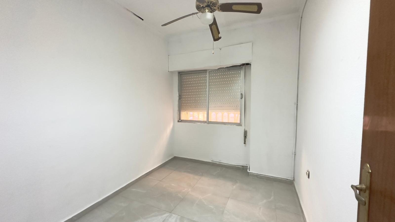 Bedroom in apartment for sale in Torrevieja