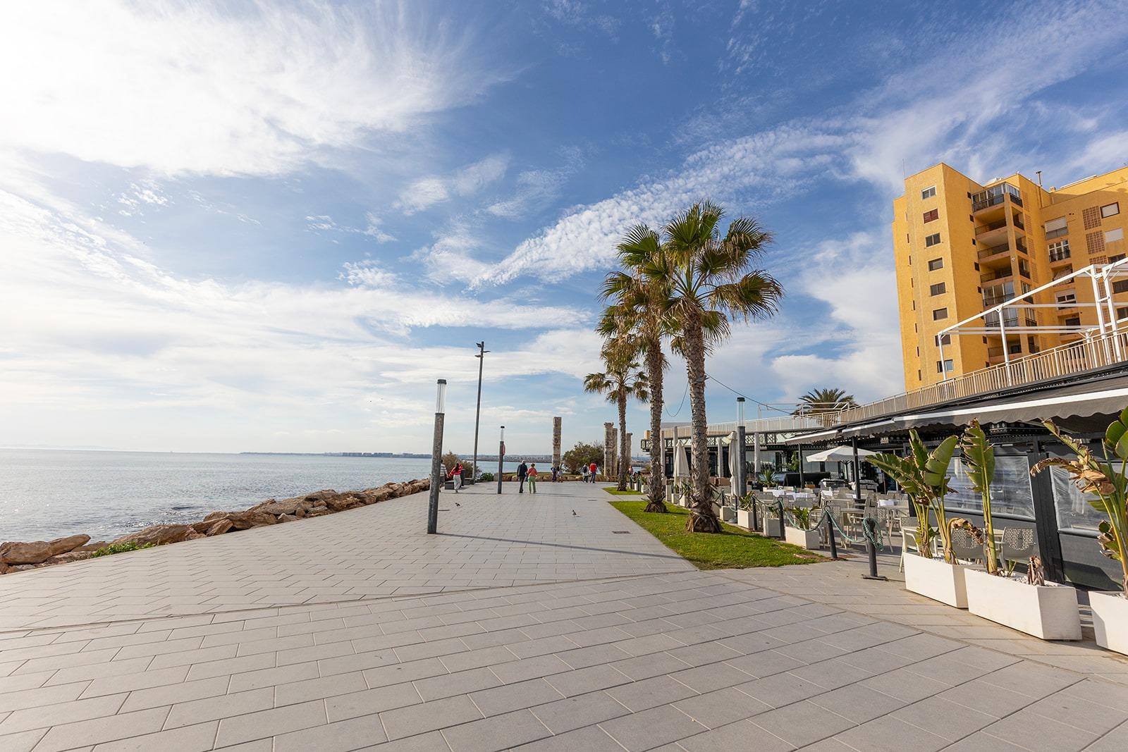 Bedroom in apartment for sale in Torrevieja