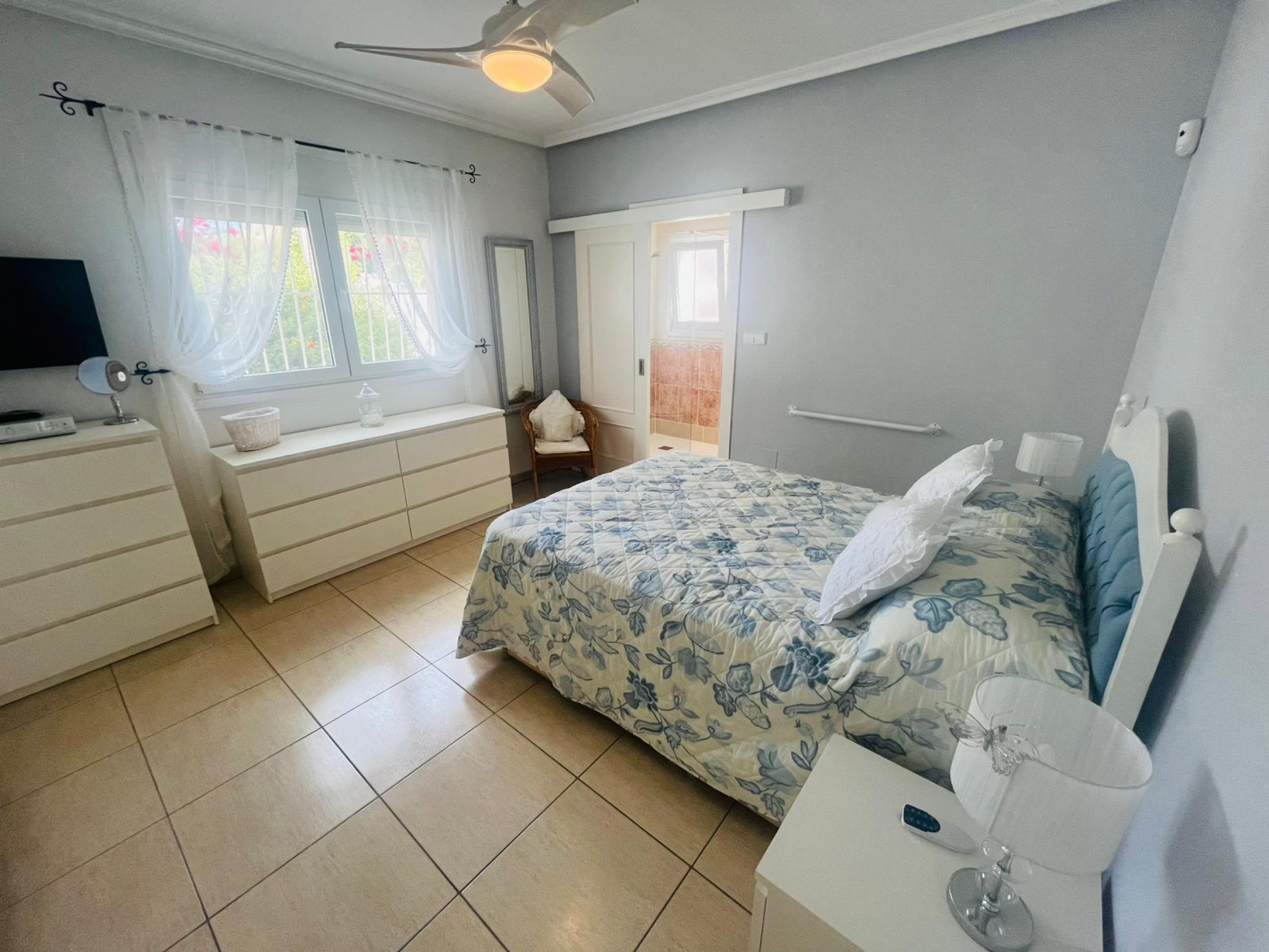 Master bedroom in villa for sale in Gea Y Truyols