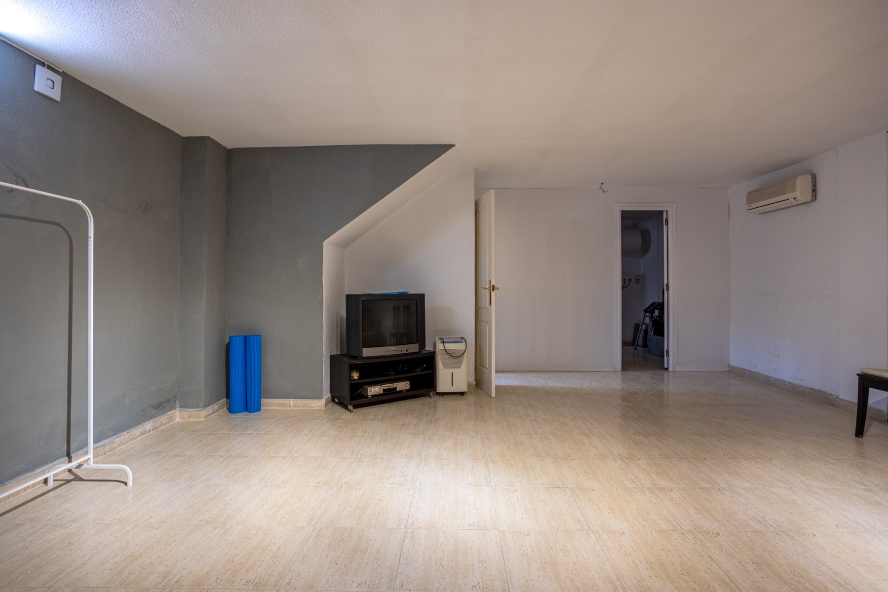 Master bedroom in villa for sale in Guardamar del Segura