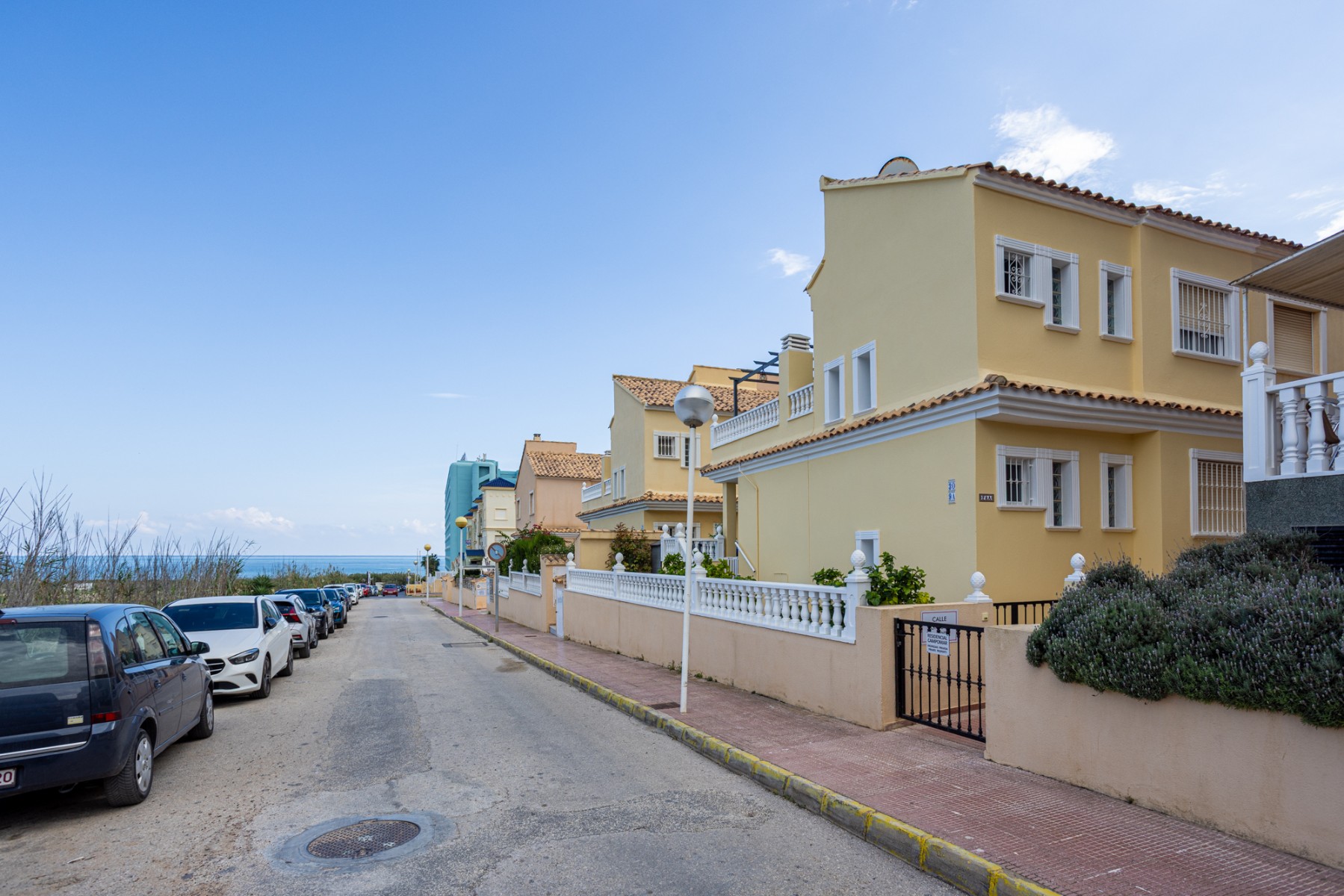 Terrace in villa for sale in Guardamar del Segura