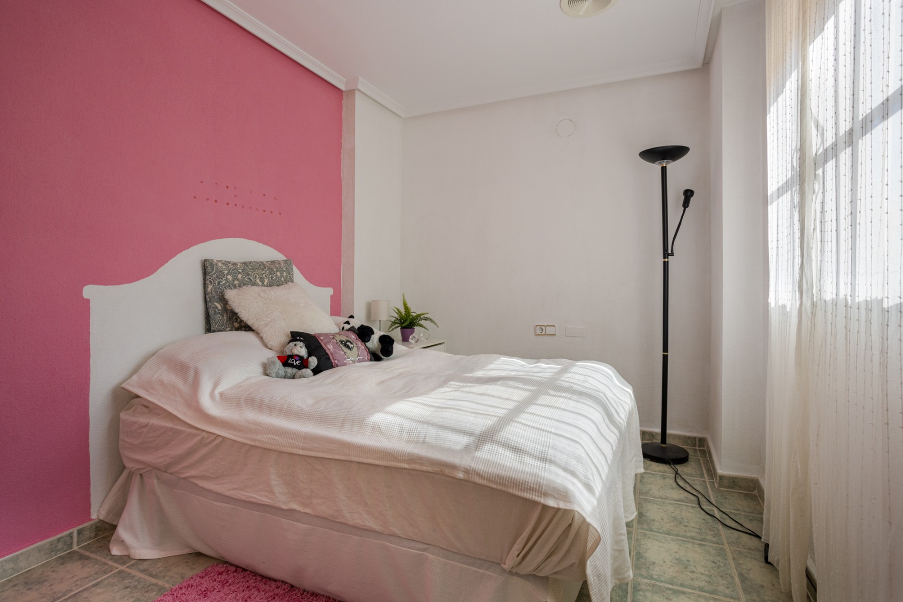 Bedroom in villa for sale in Guardamar del Segura