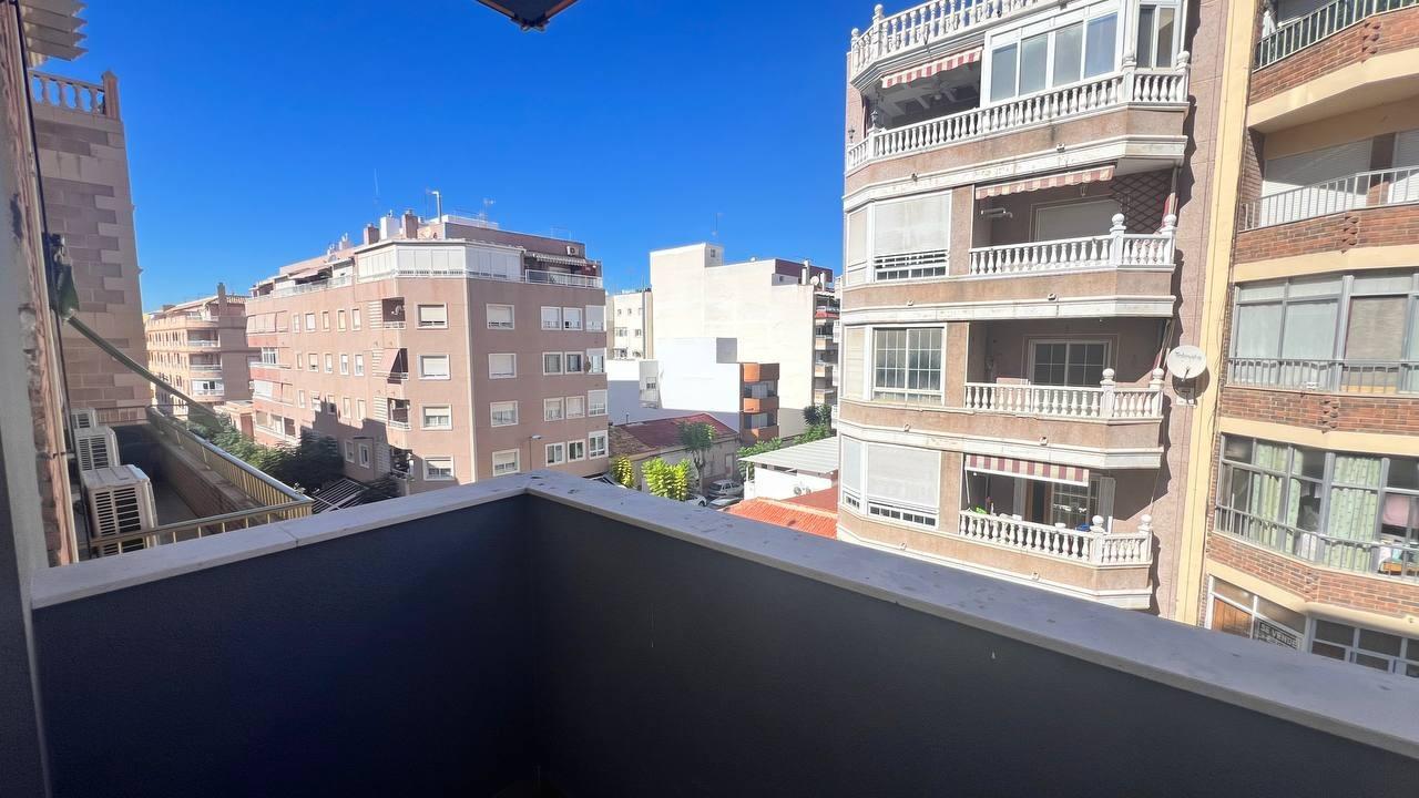 Bedroom in apartment for sale in Torrevieja