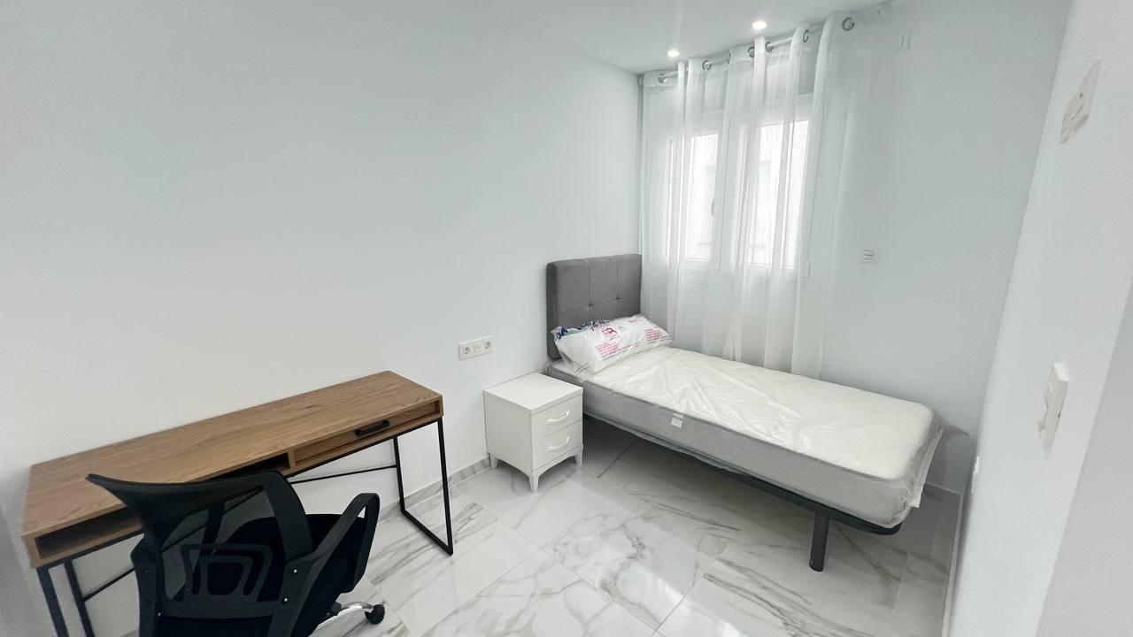 Bedroom in apartment for sale in Torrevieja