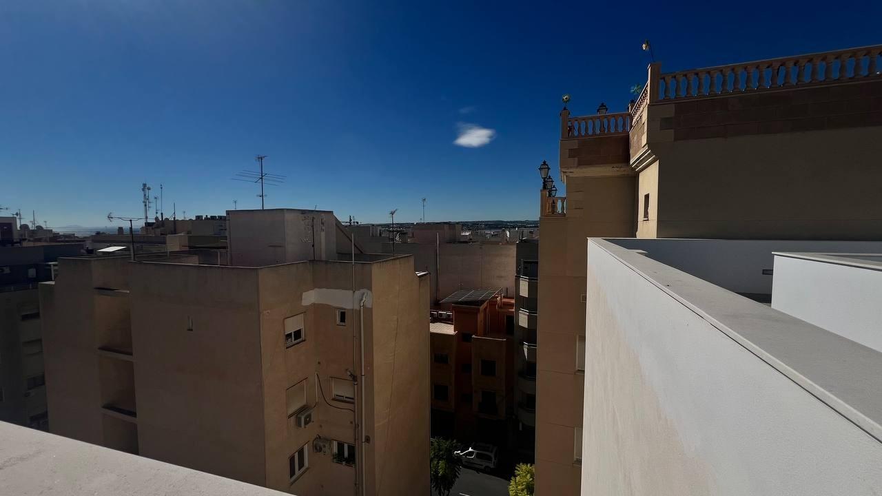 Bedroom in apartment for sale in Torrevieja