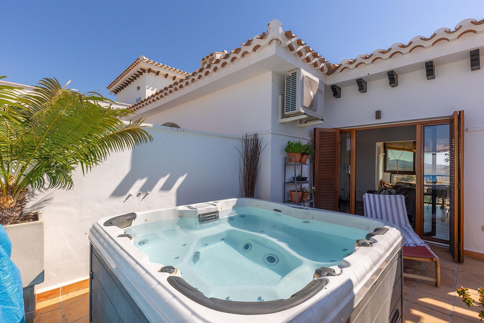 Discover this exclusive penthouse in El Valle Golf Resort, ideal for lovers of tranquility, sunshine